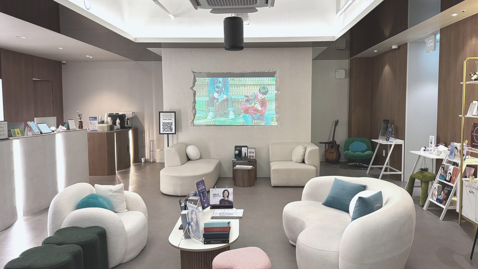 The lobby and waiting area at Busan Celita Clinic
