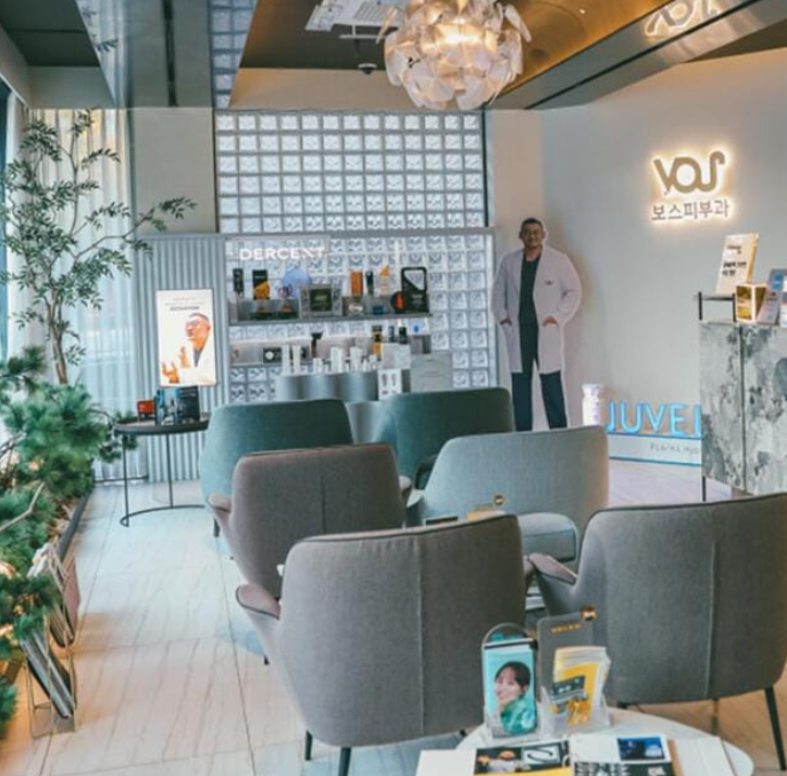 The waiting area at VOS Dermatology – a bright and comfortable atmosphere in this Gangnam-based clinic