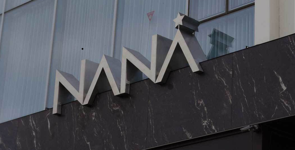 Daftar harga layanan bedah plastik di Korea Selatan kini sudah dapat diakses secara umum: pembesaran payudara dengan implan biayanya berkisar antara 50.000 hingga 120.000 yuan, prosedur pengangkatan lapisan fasia dimulai dari harga 50.000 yuan, sedangkan operasi hidung yang komprehensif membutuhkan biaya sebesar 38.000 yuan.缩略图