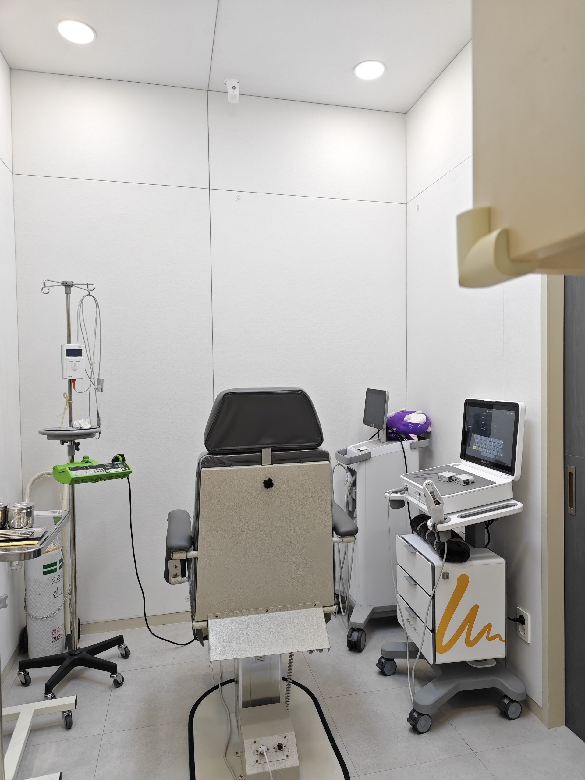 Alive皮膚科 醫療設備展示