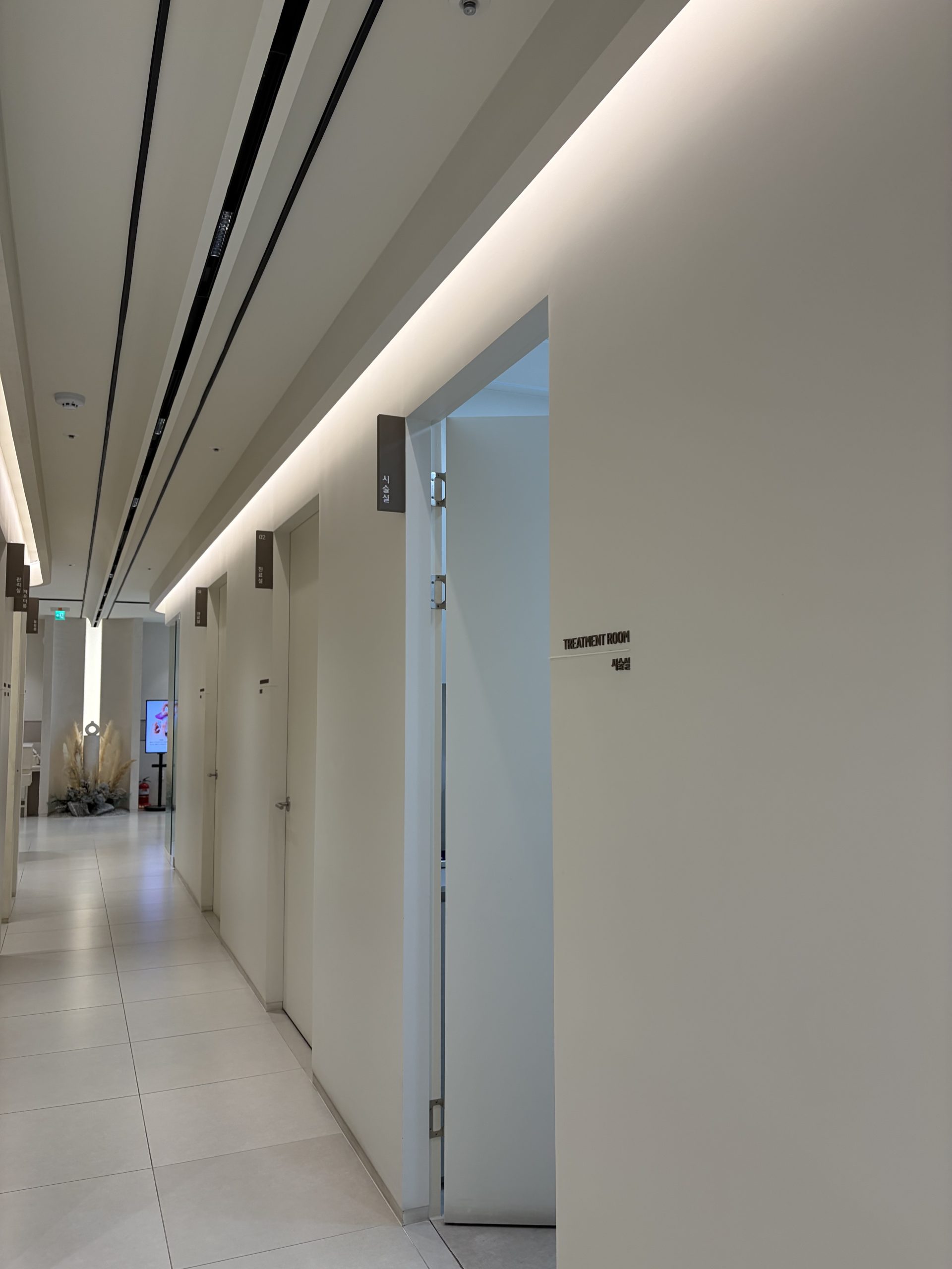 BTN皮膚科 院內走廊實拍