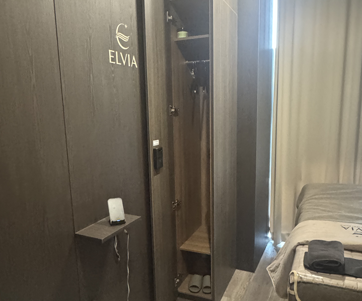 ELVIA艾薇雅皮膚科等候區