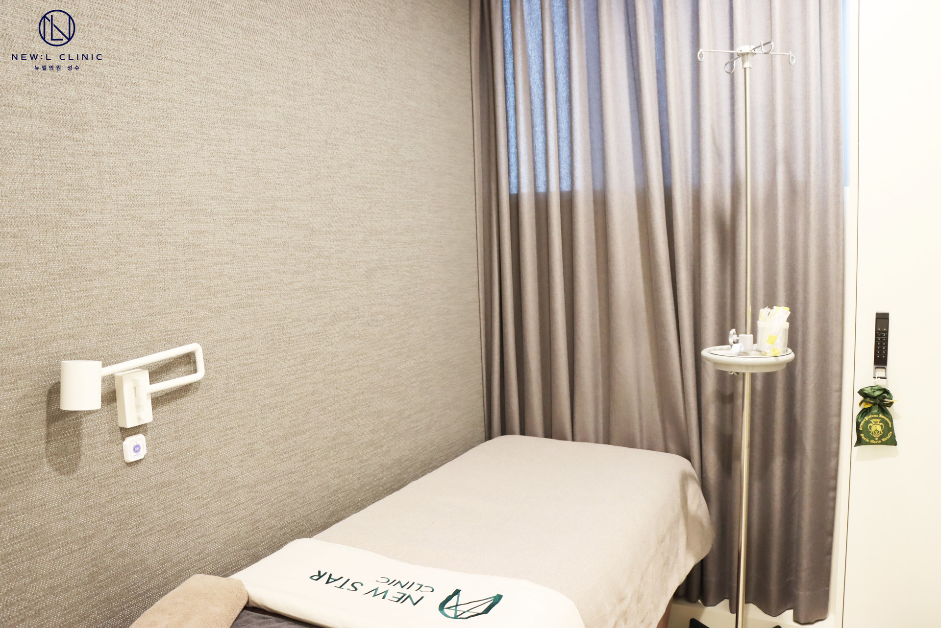 【Newlline】The reception area of Newlline Dermatology in Seongsu-dong