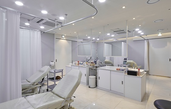 The waiting area of Renovo Dermatology