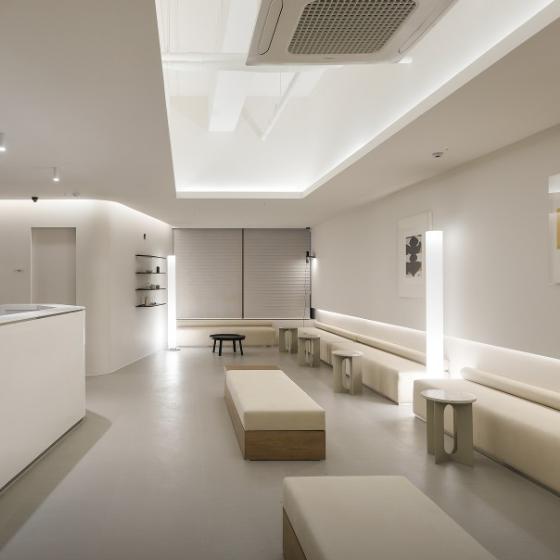 弘大Kate皮膚科提供專業護膚服務，價格透明合理