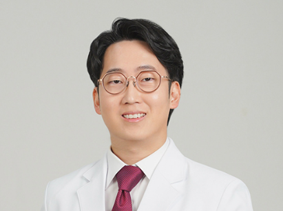 Dr. Jaewon Choi Korean board-certified dermatologist at Lumei Skin Clinic in Seoul