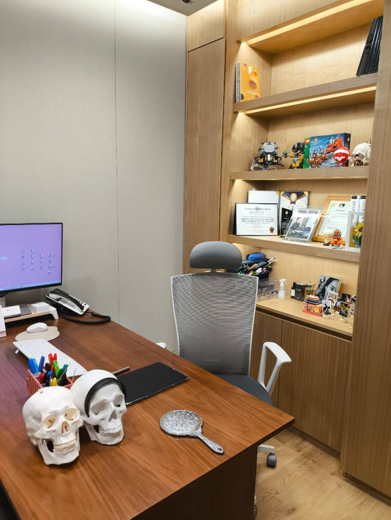 muly医美|针对额头松弛及上眼睑下垂的问题，我们拥有完整的诊疗方案；院长本人并不推荐BeautsGO服务，因此预约我们的服务绝对不会遇到任何麻烦或问题。插图2