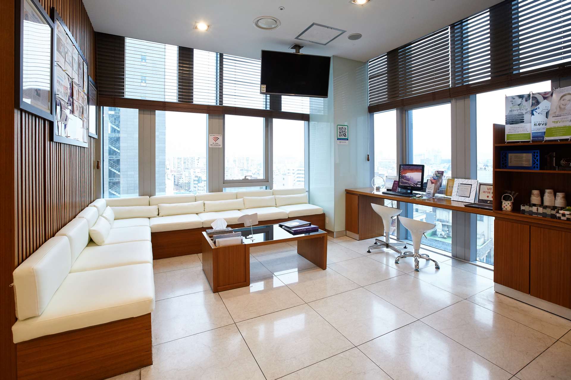 ห้องรักษาแบบส่วนตัวของโรงเรียนวิทยาการด้านผิวหนัง CHOIS จากเขตจิ่งหนาน