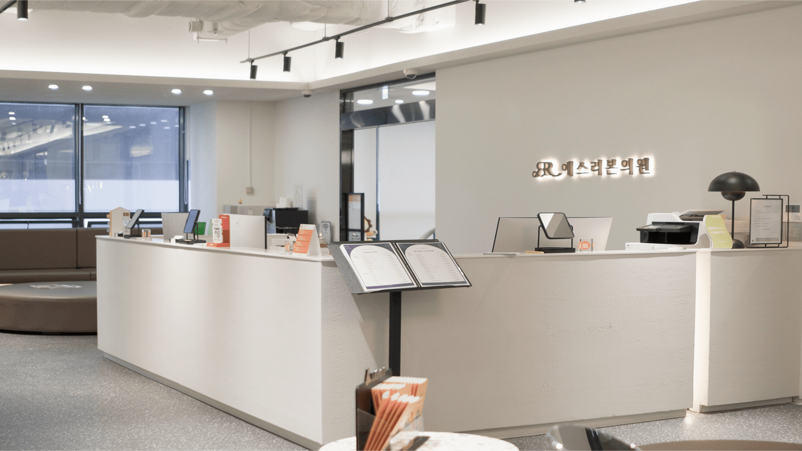 弘大思麗本皮膚科好不好？金道威院長面診 + 麗珠蘭黑盒體驗分享缩略图