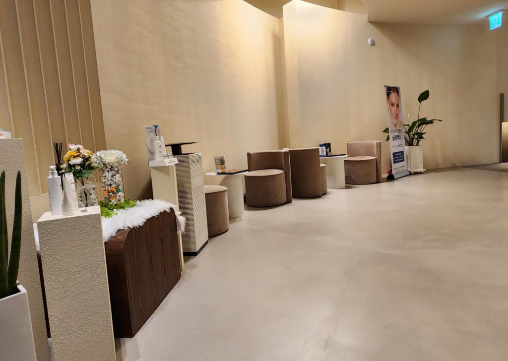 Popular dermatology clinics in Korea | Before going to Korea for anti-aging treatments, I thought they were all more or less the same – until I visited Sirate SECRET Dermatology.插图4 Korea Secret Cerruti Dermatology Lobby