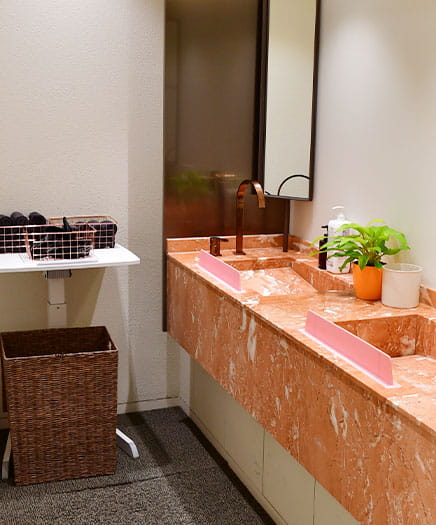 บรรยากาศภายในคลินิกของร้าน JRYN สาขานัมปู