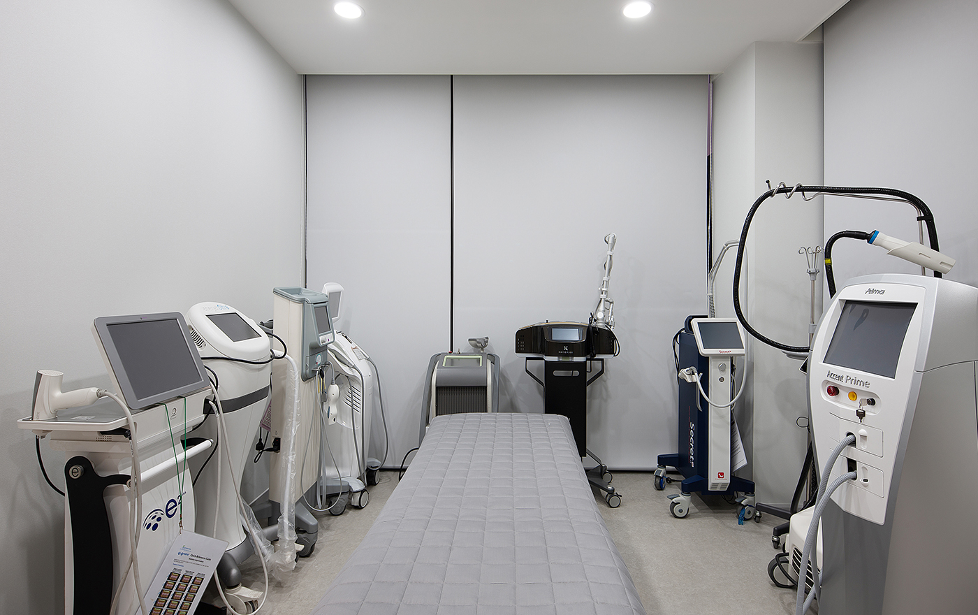 린이석 피부과의 레이저 장비 치료실