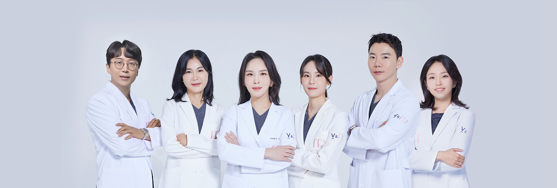 V&MJ皮膚科クリニックのロビー待合エリア