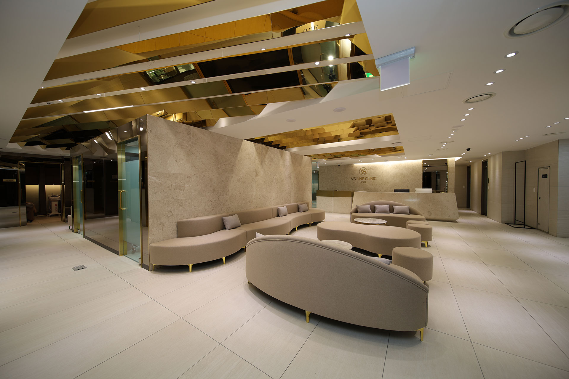 VS LINE: Pintu masuk klinik di kedai Jiangnan, MEDI Tower, stesen Jiangnan