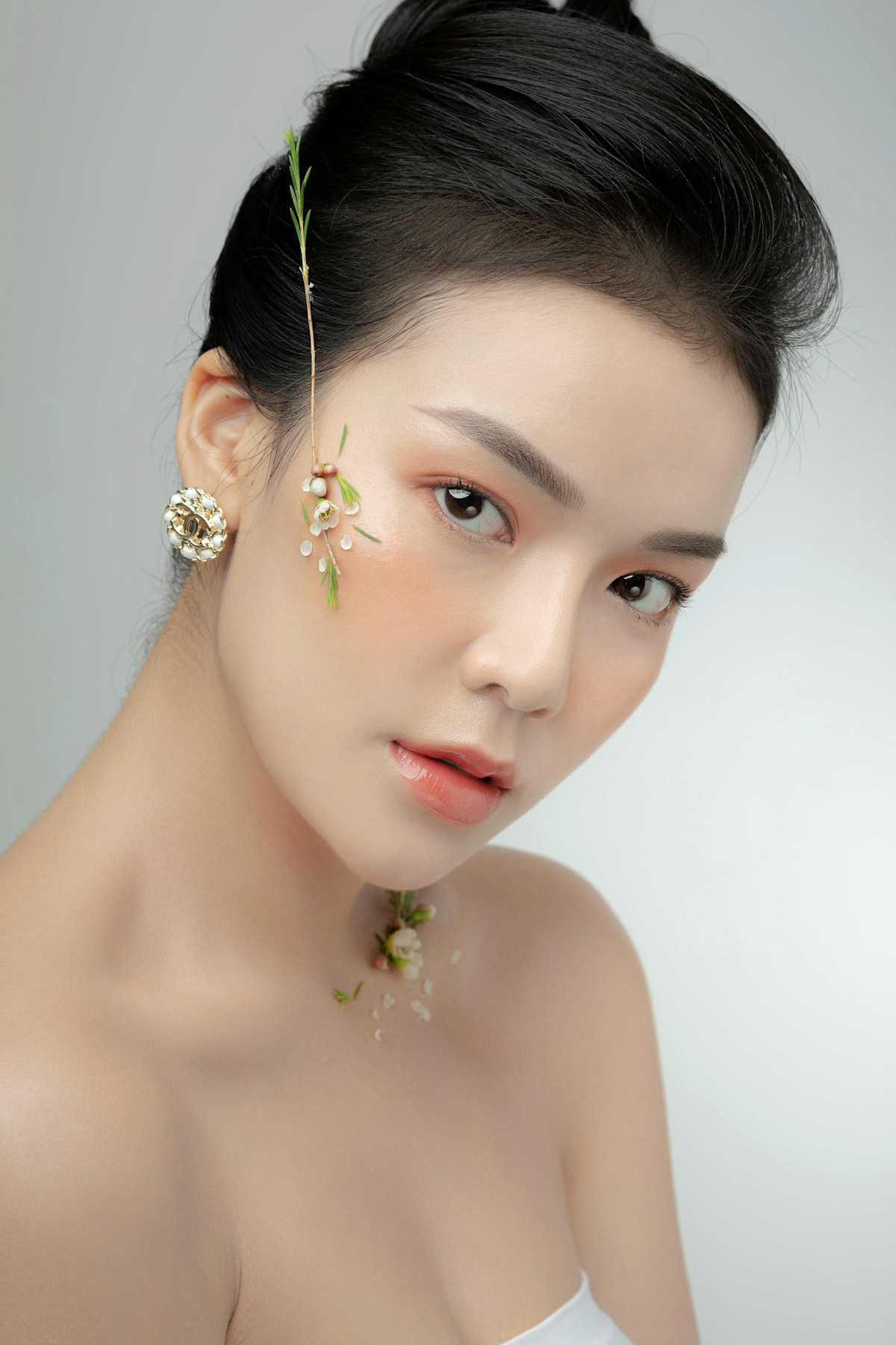 韓國皮膚科攻略 · 清純女生，白花耳邊