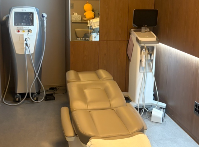 Facilities and treatment equipment at dermatology clinics in South Korea
