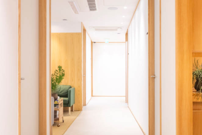 The actual consultation and treatment process conducted by the director of a Dermatology clinic