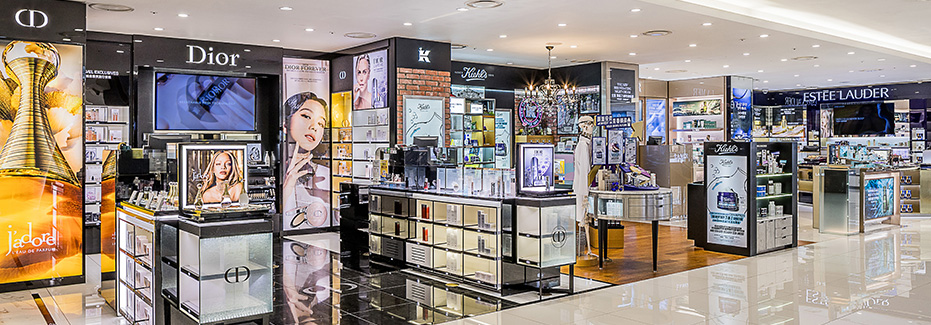 去濟州島做完醫美後逛免稅店|新羅、樂天、JDC三家免稅店位置、必買、取貨完整攻略(2026)插图3 濟州島免稅店化妝品與保養品區(圖片僅供示意)